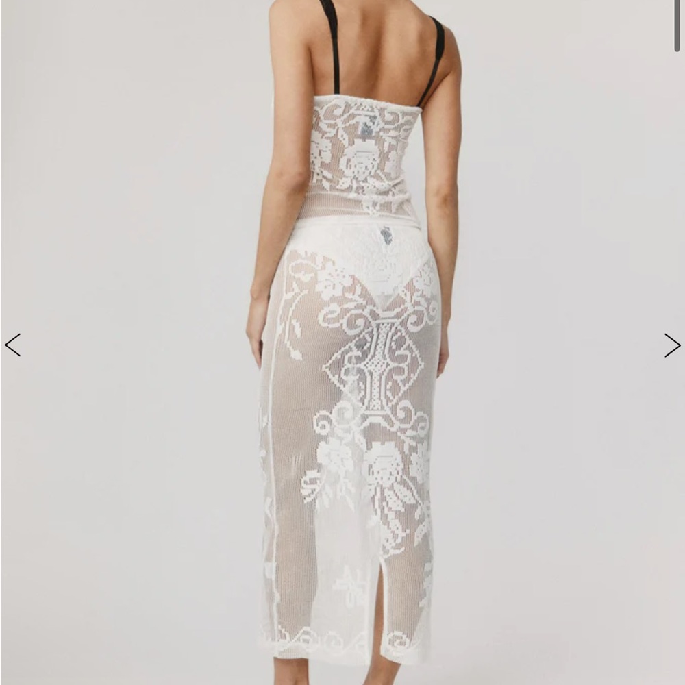 Elegant White Lace Dress - Picture 4 of 16